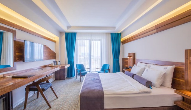Karpalas City Hotel & Spa