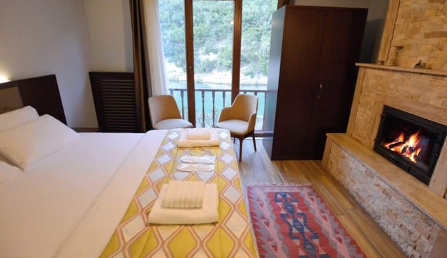 Hill River Hotel