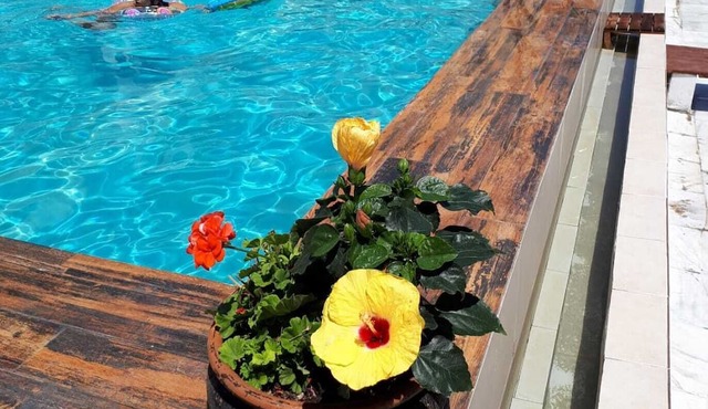 Beautiful 2 bedroom flat, with sea view.