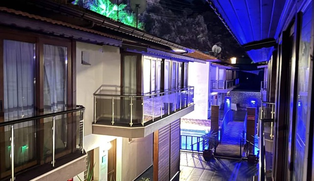 Dolphin Apart & Hotel