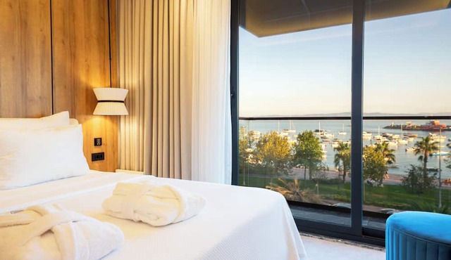 Premier Lounge Hotel