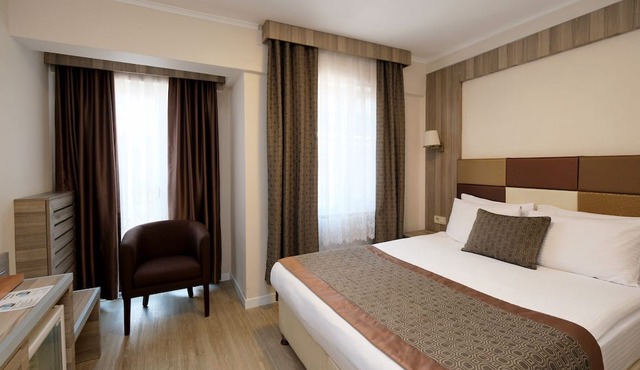 Pera Arya Hotel
