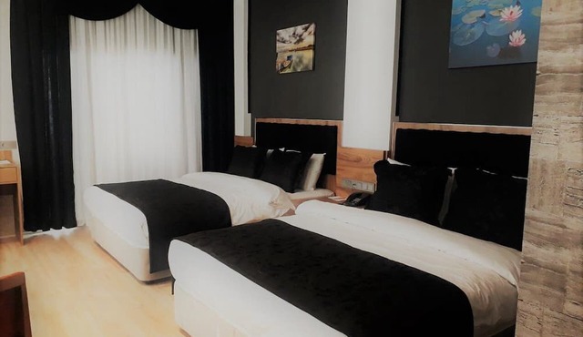 Golden Rose Deluxe Hotel