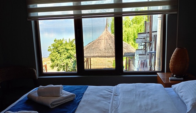 Villa Atroa Lakehouse - 2 Bedroom Villa on İznik Lake