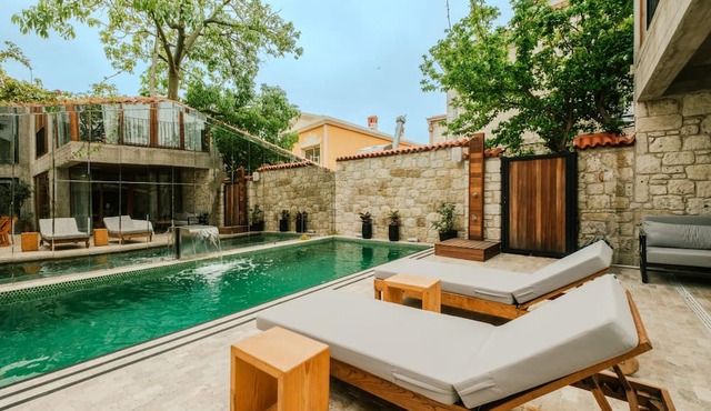 Room with Pool in Alacati 5 min to Beaches in Izmir