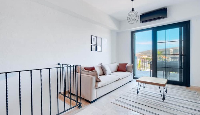 Vacation flat w pool and balcony, 5 min to beach in Izmir