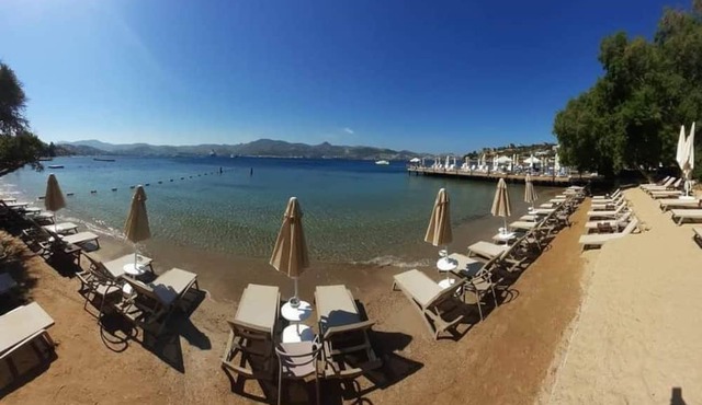 2-1 Suit in Yalikavak with pool and on the beach in Bodrum