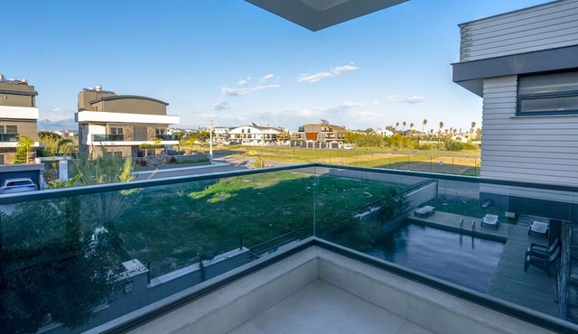 Stylish Flat w Balcony Near Lara Beach in Antalya