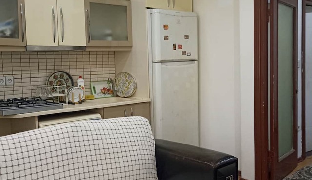 Şirinevler merkezinde full eşyalı 1+1 müstakil giriş daire in Istanbul