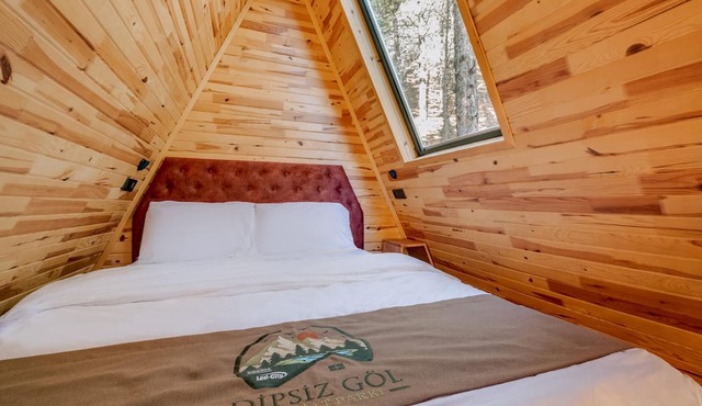 Bungalow with Balcony in Nature Near Dipsiz Lake