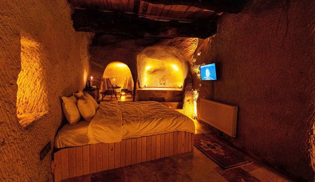 Crassula Cave Hotel