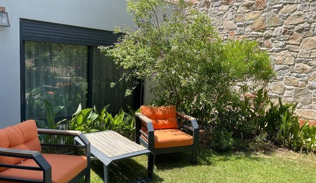 Studio in the hearth of Datca with a small garden and private entrance. in Mugla