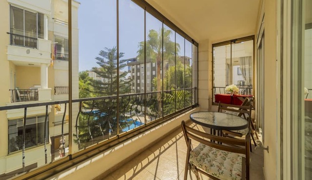 Flat w Pool Garden and Balcony 7 min to Beach in Antalya