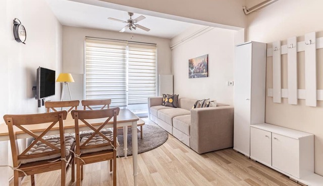 Convenient Flat with Balcony 7 min to Bull Statue in Istanbul