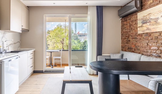 Sea View Flat w Balcony Near Beylerbeyi Palace in Istanbul