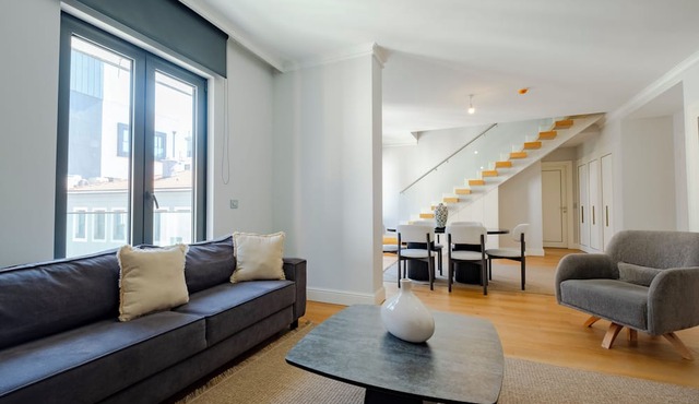 Perfect 3-bedroom duplex apartment with AC in delightful İstanbul