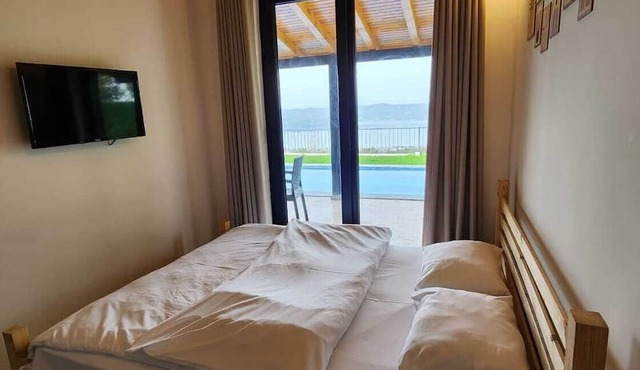 2+1 Wooden Villa for 5 People with Lake View - Heated Pool - Jacuzzi - Fireplace in Sakarya