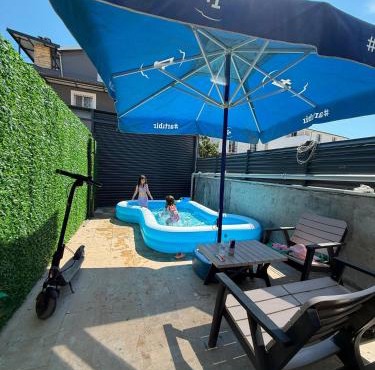 Thrace Cozy Pool House Pet Friendly