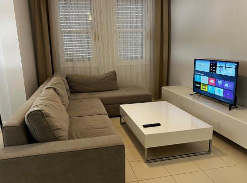 Entire Apt Pool & Great Location in Complex in Side