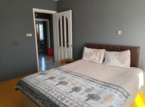 4-Bedroom Apartment with River View, Garden, and 24 7 Self Check-in in Edirne