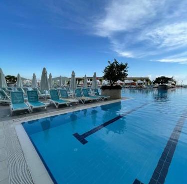 Goldcity The Taste of a Villa with a Lush Green Garden in Alanya