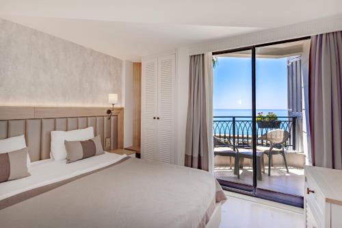 DeMANOR HOTEL ADULT ONLY