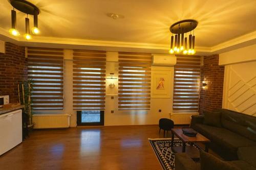 GuestPort No 4 Luxury Suite, Galata Tower View, Balcony, 2 Bathrooms in Istanbul