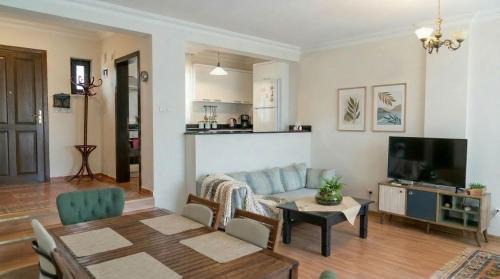 Spacious Villa with Sea and Mountain View in Kemer