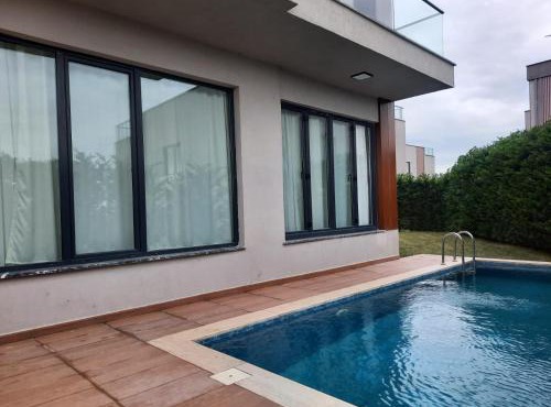 Villa with private pool for daily rent in Istanbul