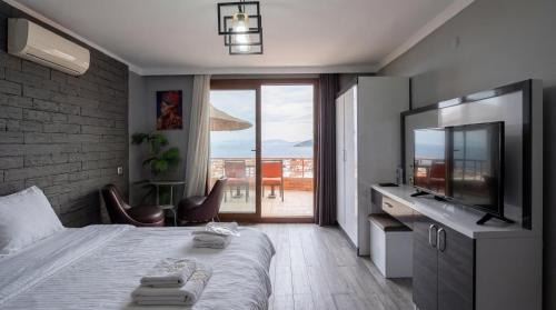 Stone House Foça Otel in Yenifoca