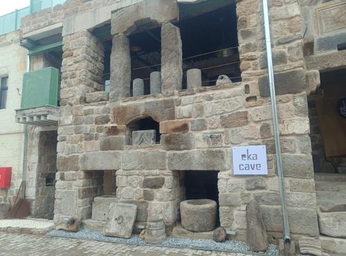 Eka Cave Maison -Piscines troglodytes noires- Famille Franco-Turque in Nevşehir