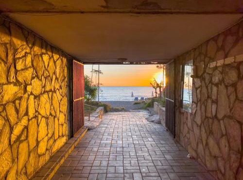 Seafront 1 BR Apt - Sea View Balcony - New Building